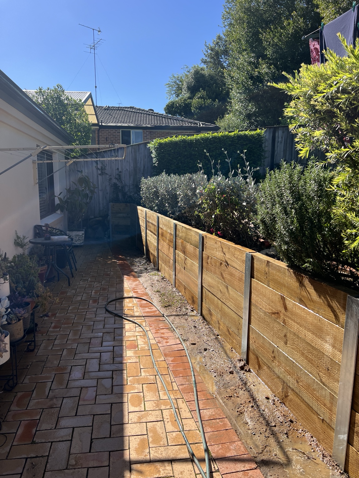 Timber sleeper retaining wall