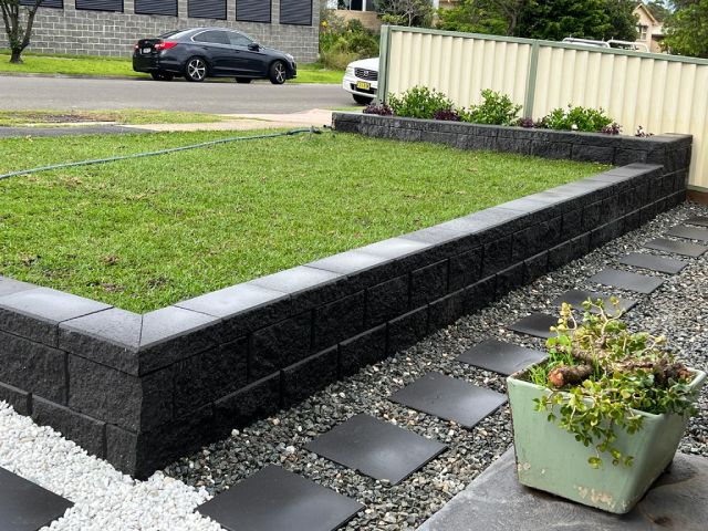 Retaining walls work